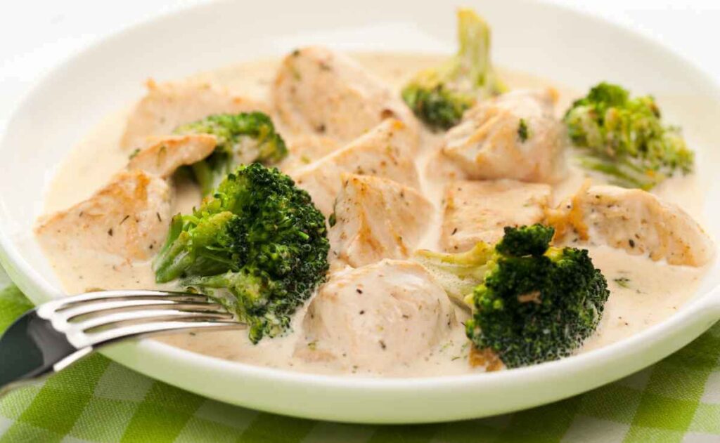 Chicken with Alfredo Sauce and Broccoli