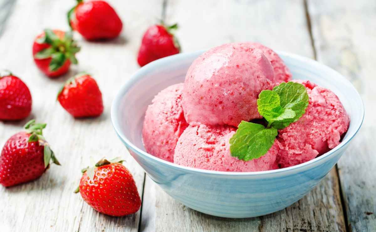 Strawberry Ice Cream with Condensed Milk