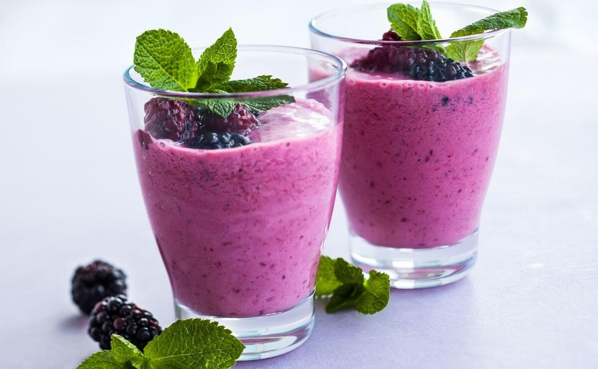 Blackberry Mousse with Condensed Milk and Gelatin